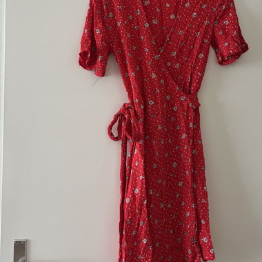 Red Wrap Dress Gr. 34