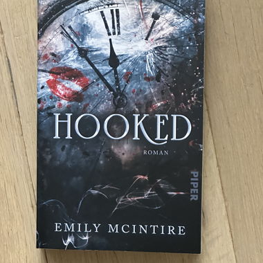 Roman Hooked par Emily McIntire