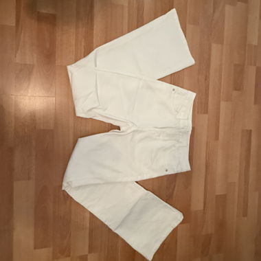 Jeans bianchi a vita bassa a zampa