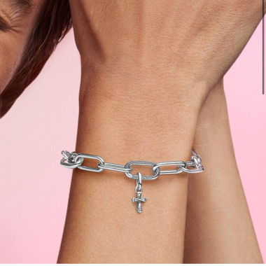 Charm a forma di croce argentato