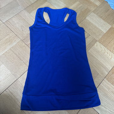 Blaues Top