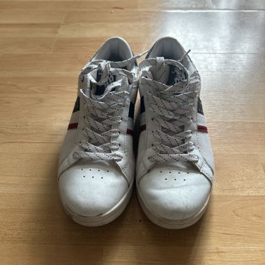 Weisse Sneaker