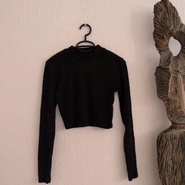 Pull noir à col roulé