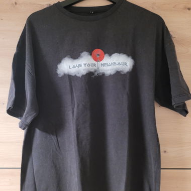 T-shirt Love your Neighbour