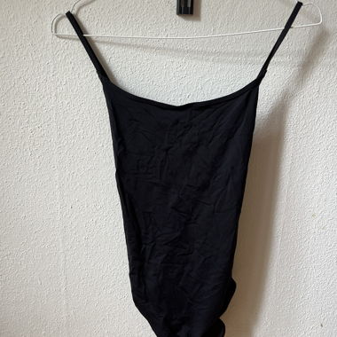 Schwarzer eleganter Badeanzug 