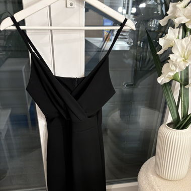 Robe moulante cache cœur noir 