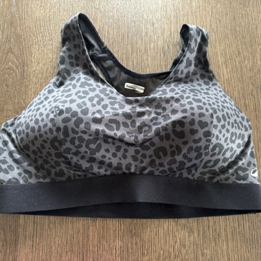 Padded sports bra with leopard print