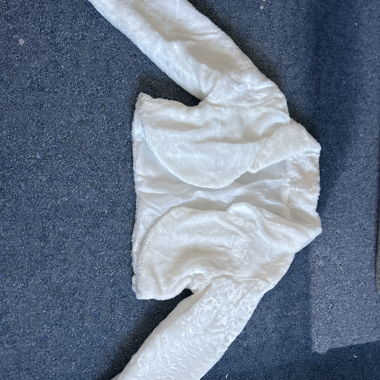 Weisser Bolero aus Kunstfell