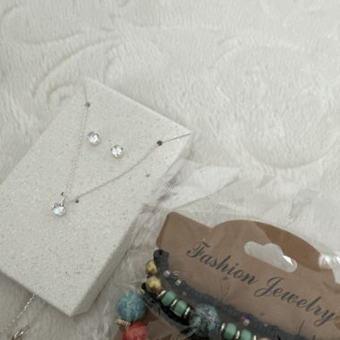Ohrringe + Kette + Armbänder