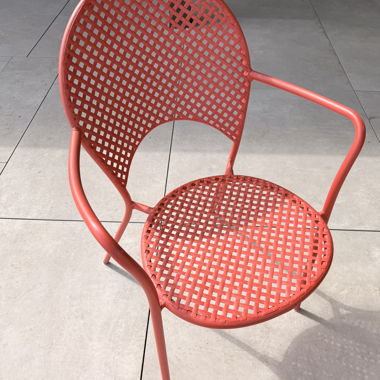 Fauteuil d’extérieur rouge 4. EMU Italie. Freetable