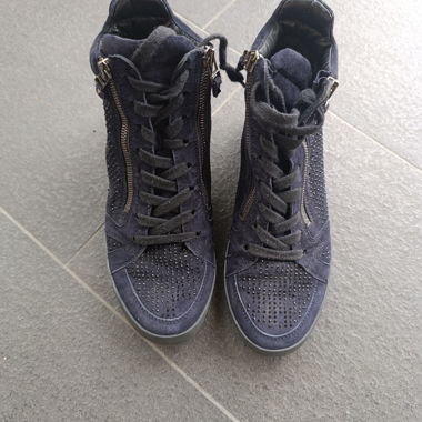 Sneakers with heel and rhinestones