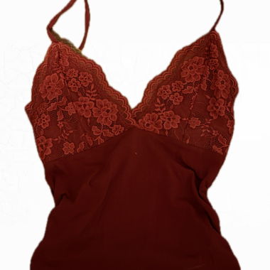 Top rosso in pizzo con collo halter
