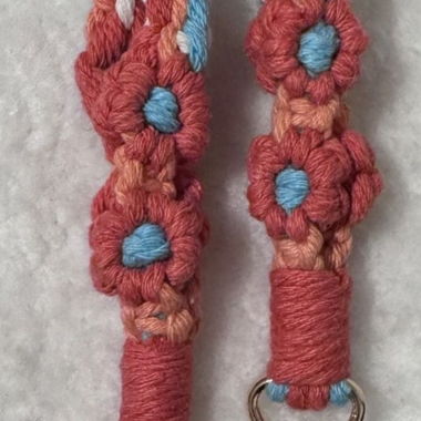 Keychain, macramé, flower