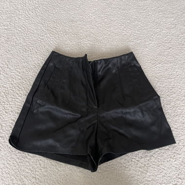 Short neri effetto pelle