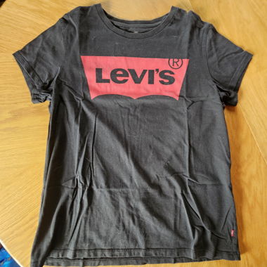T-shirt nero Levi’s con logo rosso L