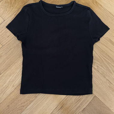 T-shirt a costine nero