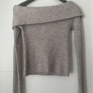H&M off-shoulder ribbed sweater XS