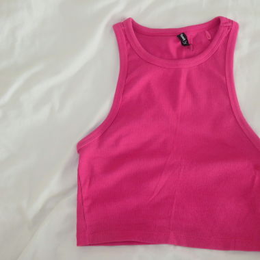 pink crop top