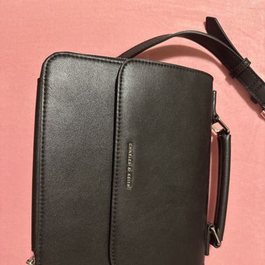 Charles & Keith Tasche schwarz