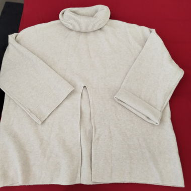 Maman-Pullover mit Rollkragen crème und offenem Vorderteil