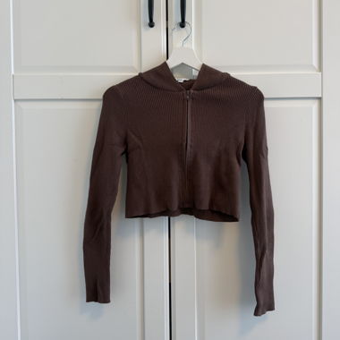 Braune gerippte Cropped-Zip-Hoodie