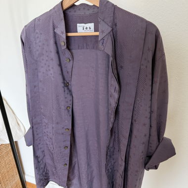 Violettes Hemd mit Muster