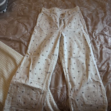 Kiabi Blumenmuster-Longsleevehose