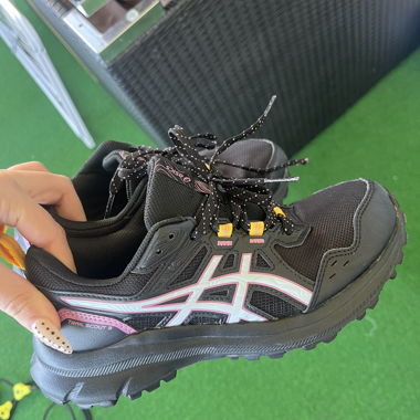 Chaussures de trail ASICS noires