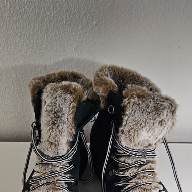 Grüne Winterschuhe