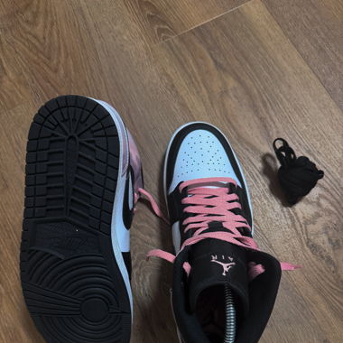 Jordan 1 Mid SE