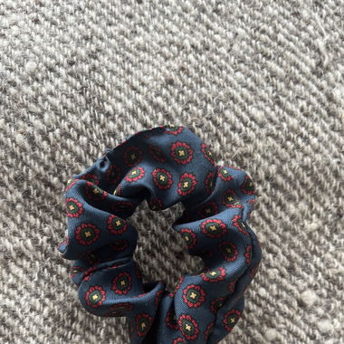 Handgemachter Scrunchie Seide
