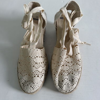 Espadrillas beige con zeppa e pizzo