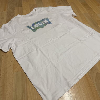 White Levi's T-shirt