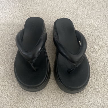 Black Flip-Flops