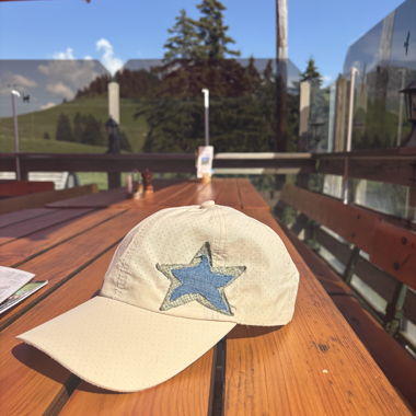 Casquette beige sport étoile bleue