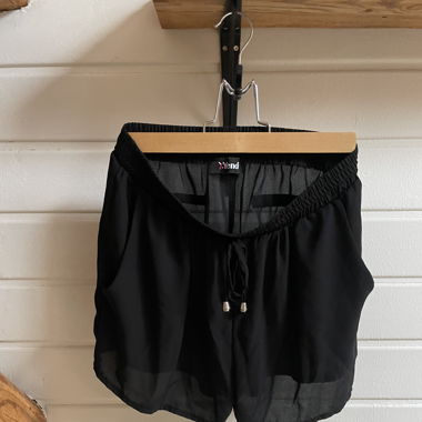 schwarze kurze Hose