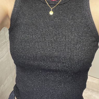 Top nero con glitter