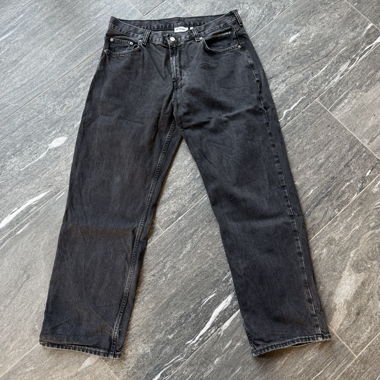 Schwarze Beyond Medals Jeans mit Stickerei
