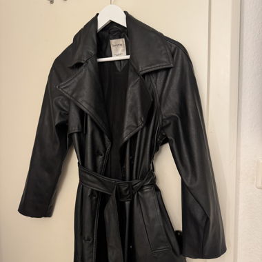 Manteau en cuir BERSHKA