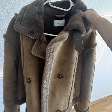 Veste en fausse fourrure marron Reserved