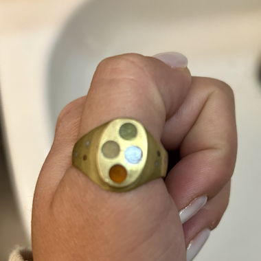 Anello uomo in oro e pietre