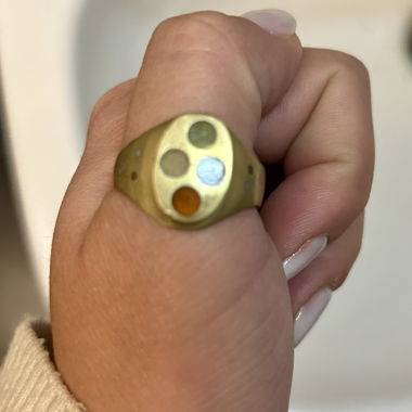 Anello uomo in oro e pietre