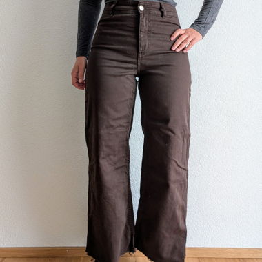 Ausgestellte Jeans Braun