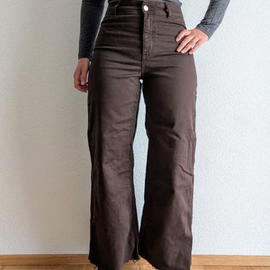 Ausgestellte Jeans Braun