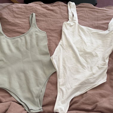 2 Bodys / Tops Set