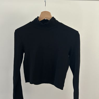 Schwarzes Langarm-Top