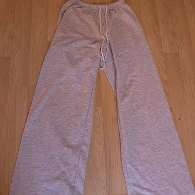Grau melierte Sweatpants mit weitem Bein