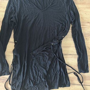 Black long-sleeve top from noisy may 