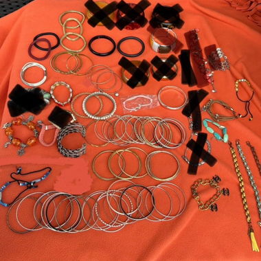 Ensemble de bijoux avec joncs et bracelets
