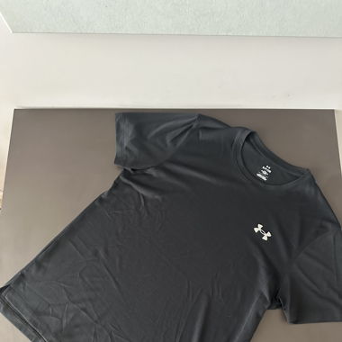 Under Armour Black T- Shirt Small 